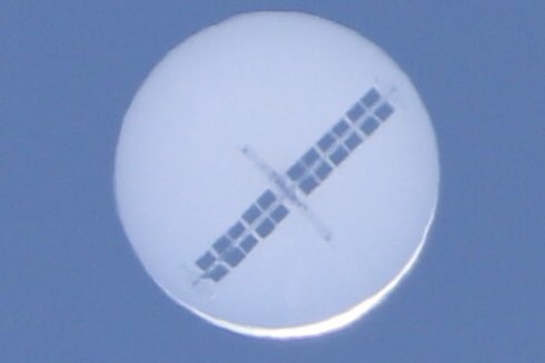 Un ballon très ressemblant, avec une nacelle différente