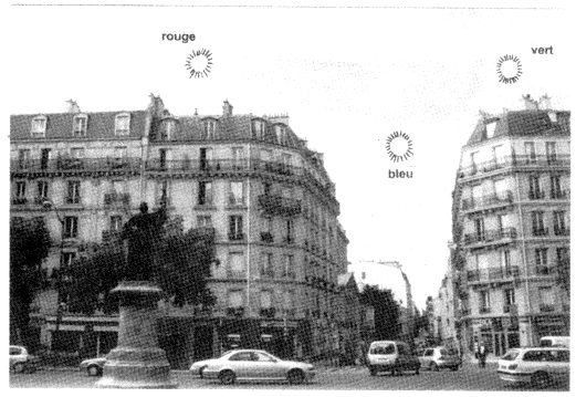 Photo avec 3 lumières au-dessus de la rue Geoffroy Saint-Hilaire.