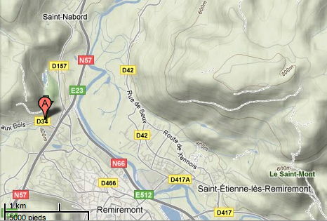 Collines à l'est du témoin