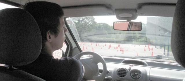 Vue depuis le volant d'une automobile