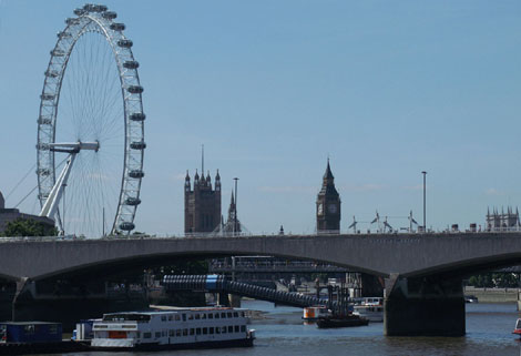 Big Ben sous le ciel bleu
