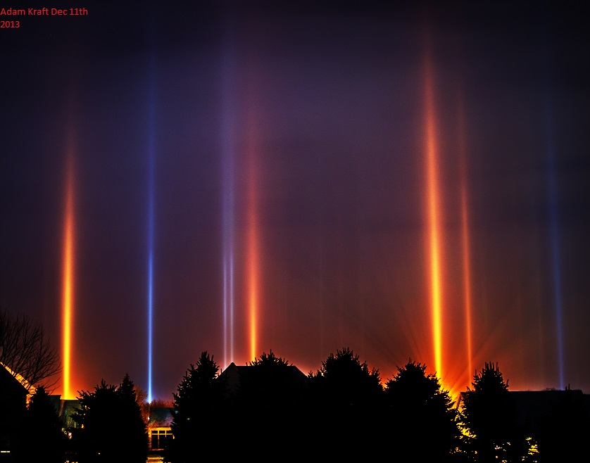 piliers rouges et bleus